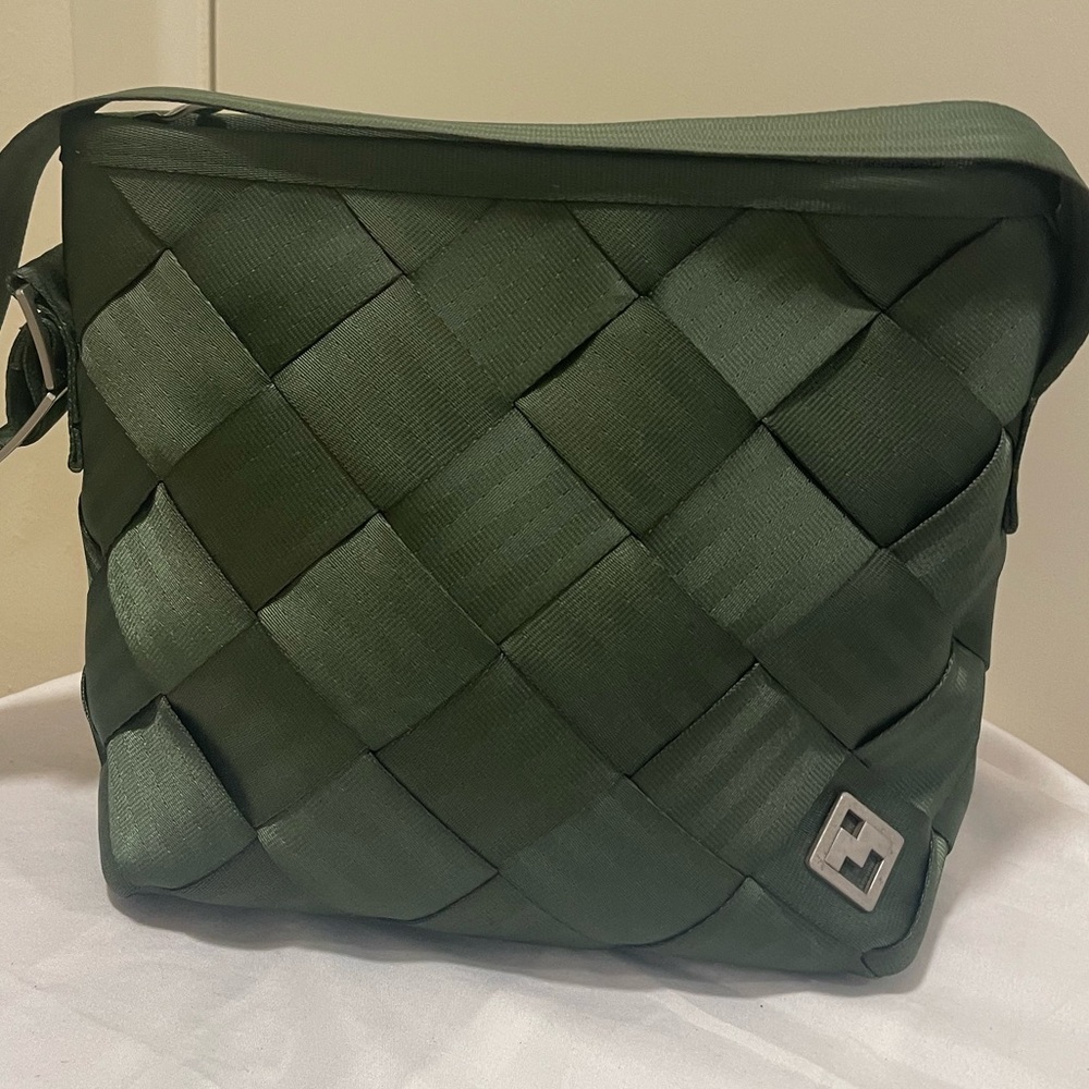 Maggie Bags Net Green Woven shoulder/Crossbody Bag made of recycled seat belt